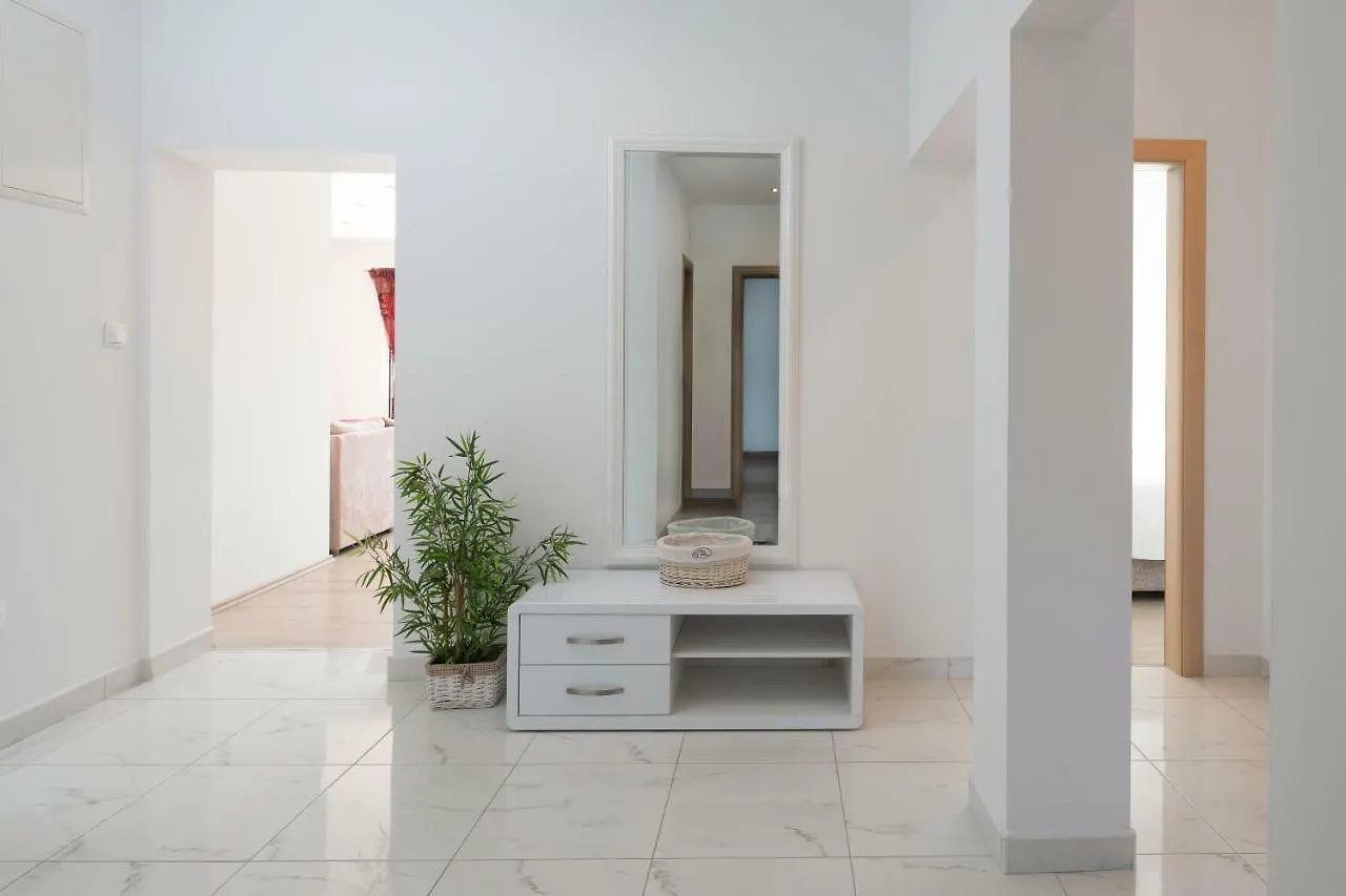 Apartment Villa Rozana - Beachfront Wellness Retreat Seget Vranjica Kroatien