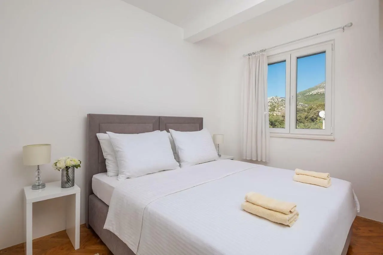 Villa Rozana - Beachfront Wellness Retreat Seget Vranjica 0*,  Kroatien