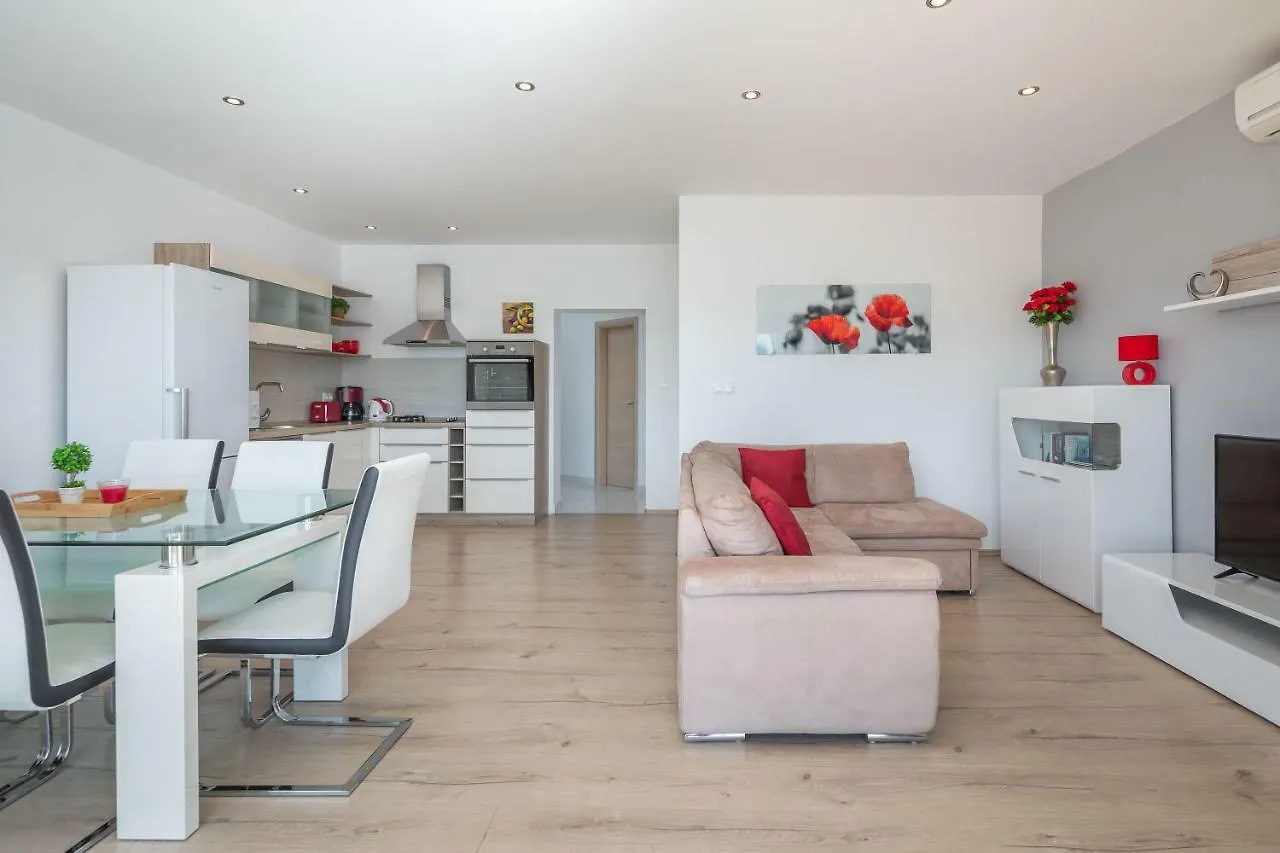 Villa Rozana - Beachfront Wellness Retreat Seget Vranjica 0*,